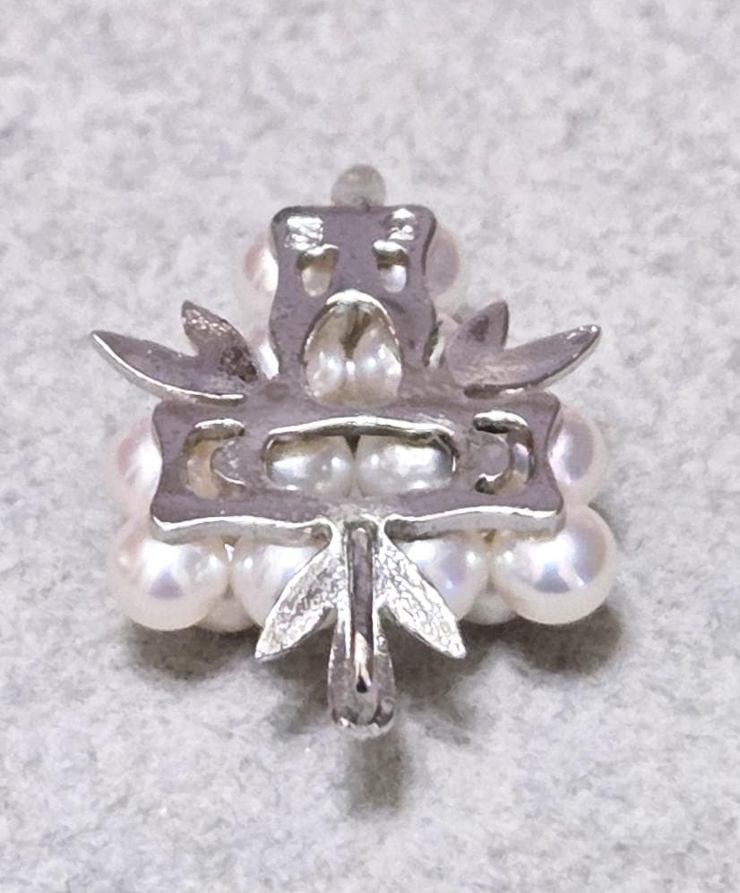 TASAKI Pearl Grape Motif Pendant Top 43262 with white pearls and grape-inspired design on a gold chain