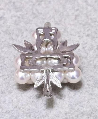 TASAKI Pearl Grape Motif Pendant Top 43262 with white pearls and grape-inspired design on a gold chain