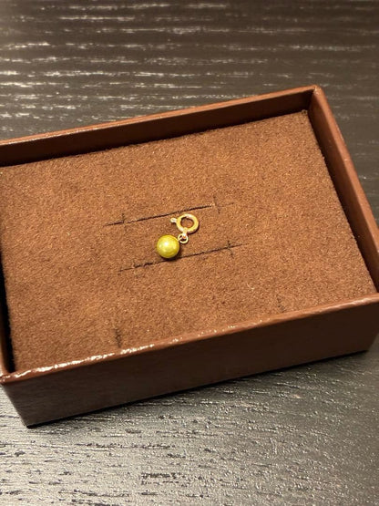 Pistachio green Akoya pearl charm made of K18 metal with 1.3 cm length