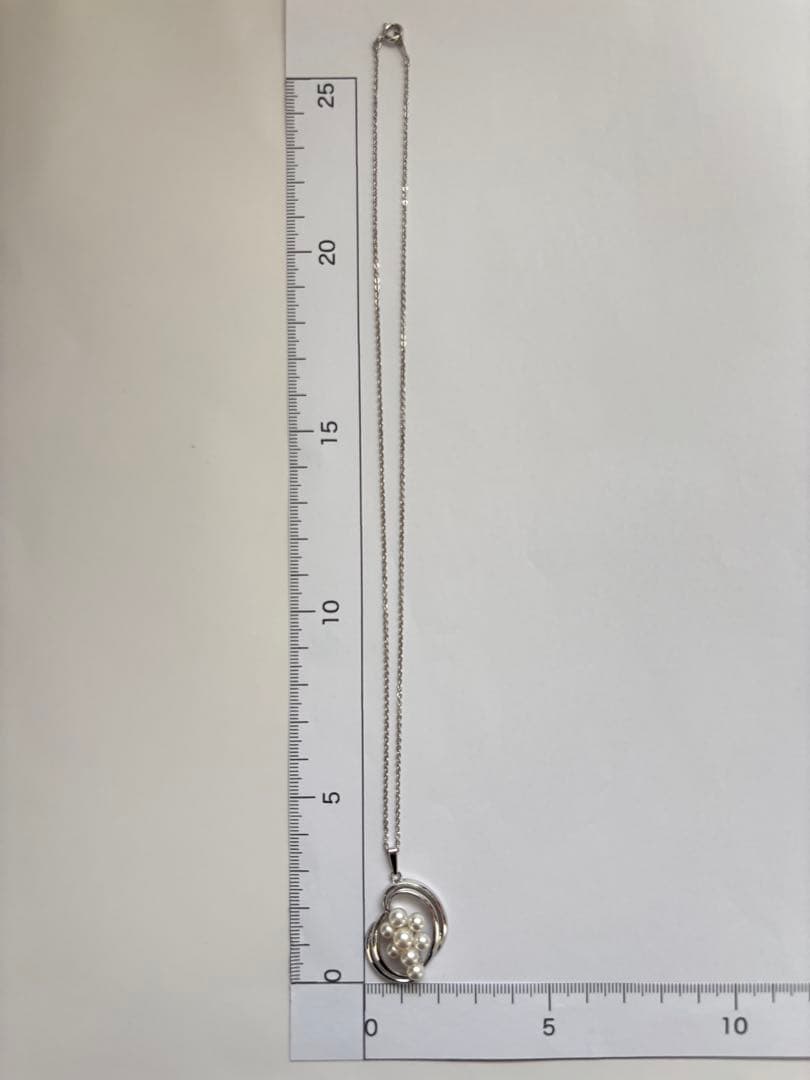 Mikimoto pearl necklace featuring grape motif with 8 pearls on 46cm sterling silver chain