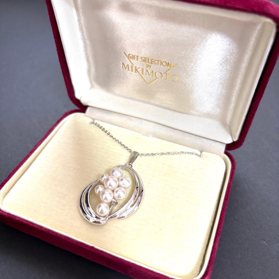 Mikimoto pearl necklace featuring grape motif with 8 pearls on 46cm sterling silver chain