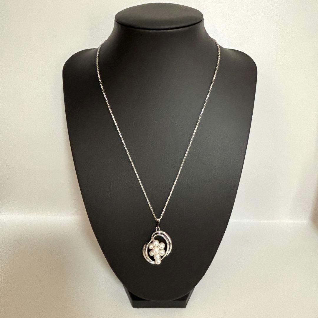 Mikimoto pearl necklace featuring grape motif with 8 pearls on 46cm sterling silver chain