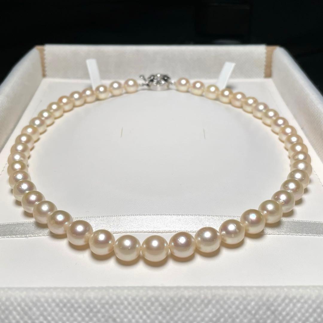 Rare large Akoya pearl necklace with pearls sized 8.4 to 9.0mm on a 43.4 cm strand