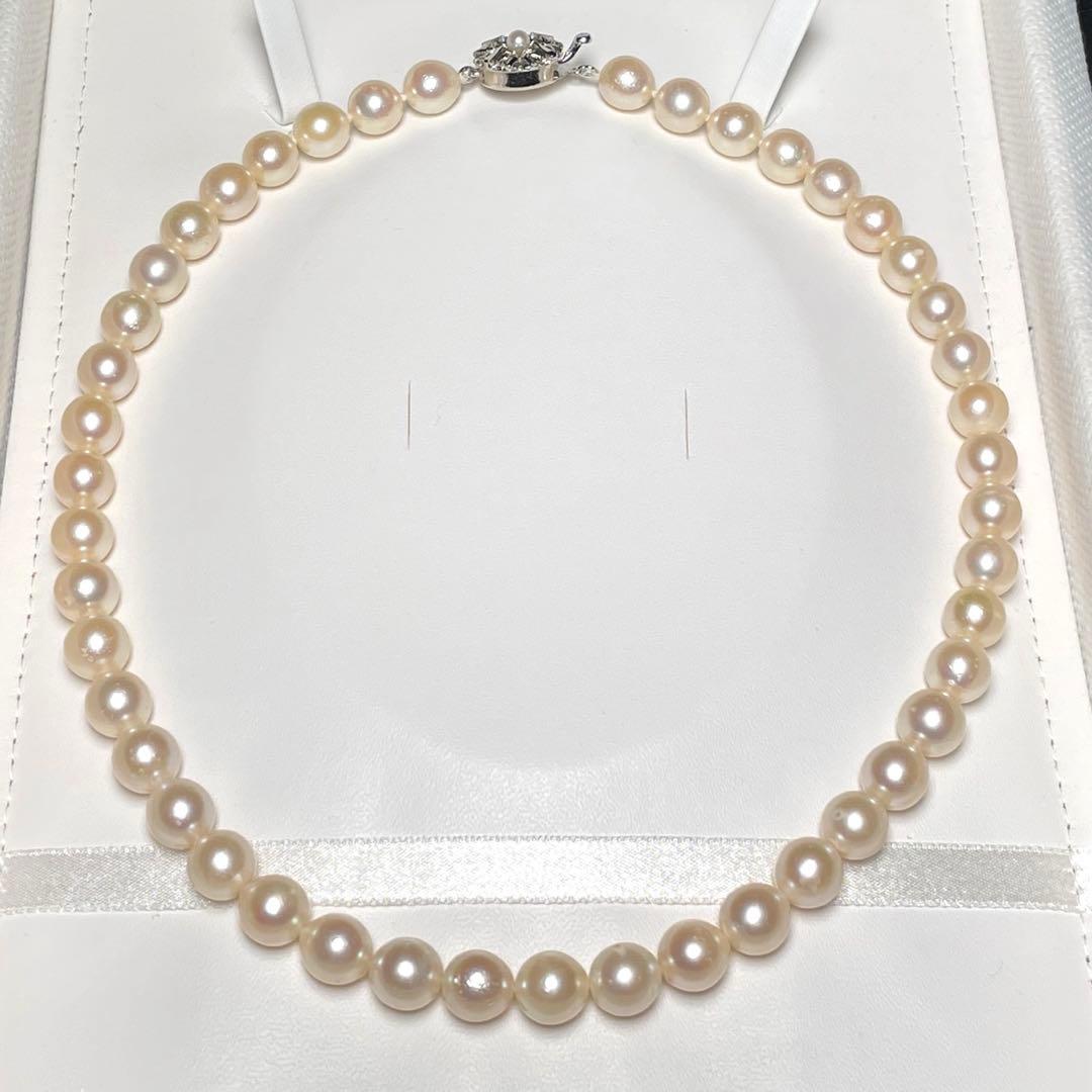 Rare large Akoya pearl necklace with pearls sized 8.4 to 9.0mm on a 43.4 cm strand