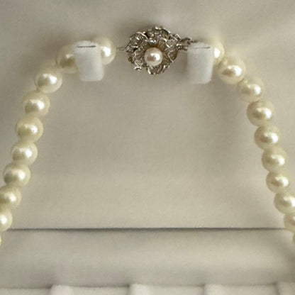 Honest Pearl Akoya pearl necklace with 7.5-7.8mm pearls, 40.5cm length