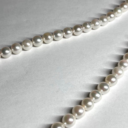 Akoya pearl necklace with 7.0-7.5mm pearls and silver marking, 43 cm length