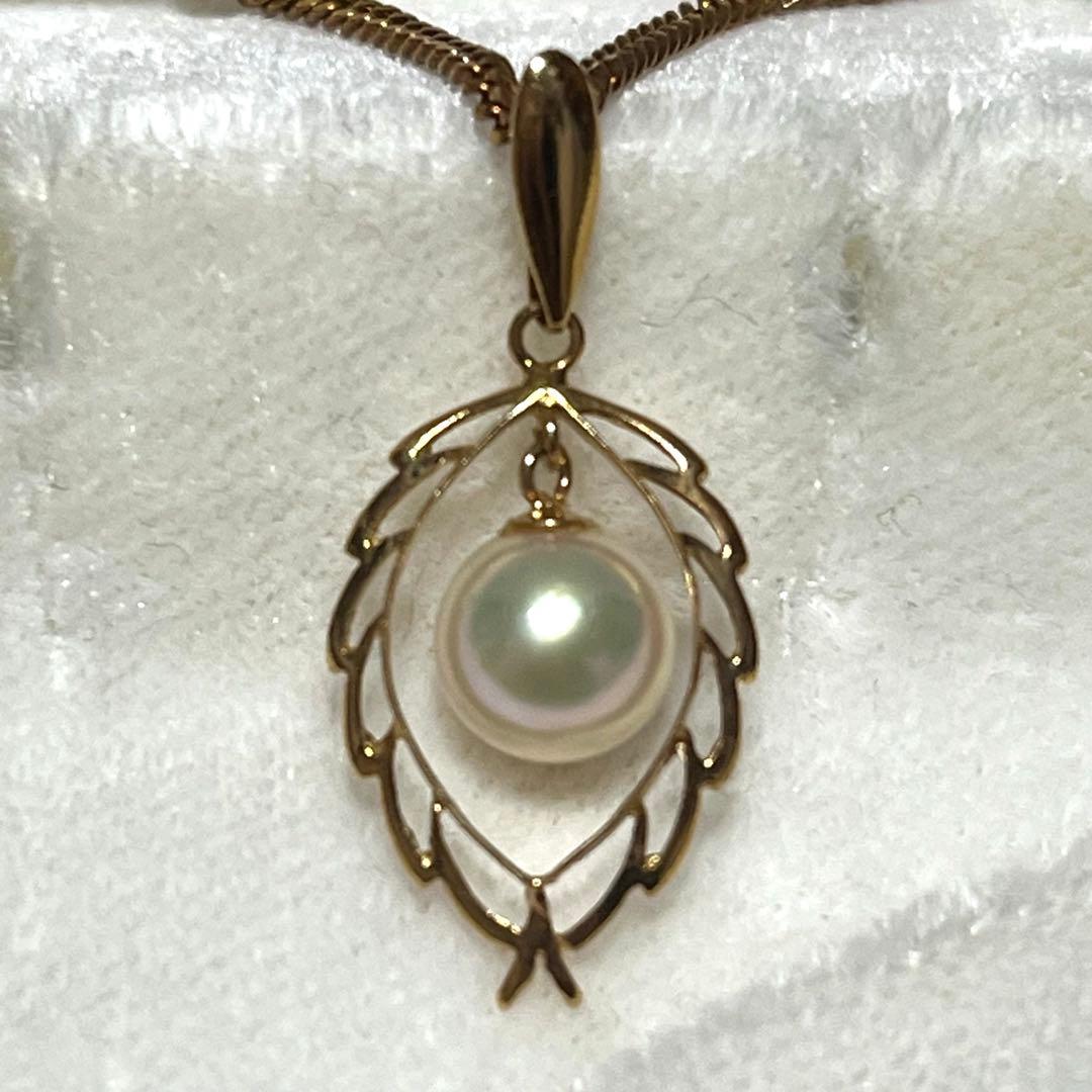 K18 gold Akoya pearl pendant top with a 6.8 mm pearl on a white background