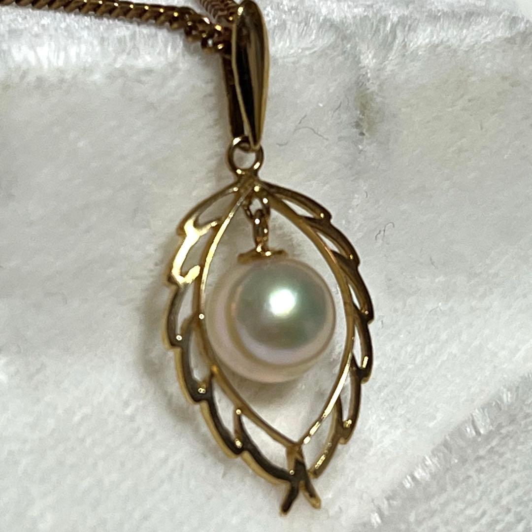 K18 gold Akoya pearl pendant top with a 6.8 mm pearl on a white background
