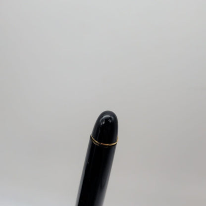 Close-up of PILOT Pen Custom 742 fountain pen measuring 14.5 cm with silver accents