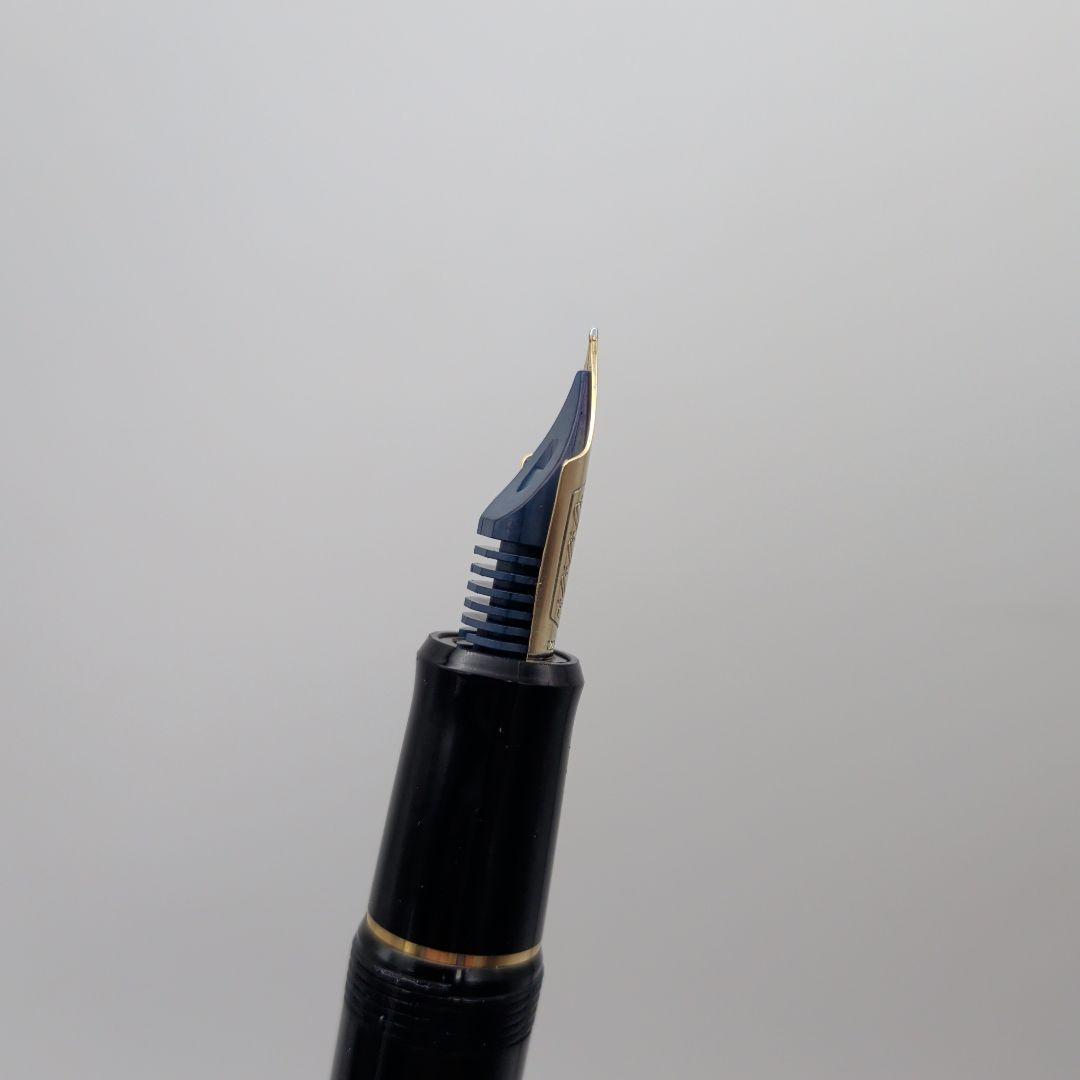 Close-up of PILOT Pen Custom 742 fountain pen measuring 14.5 cm with silver accents