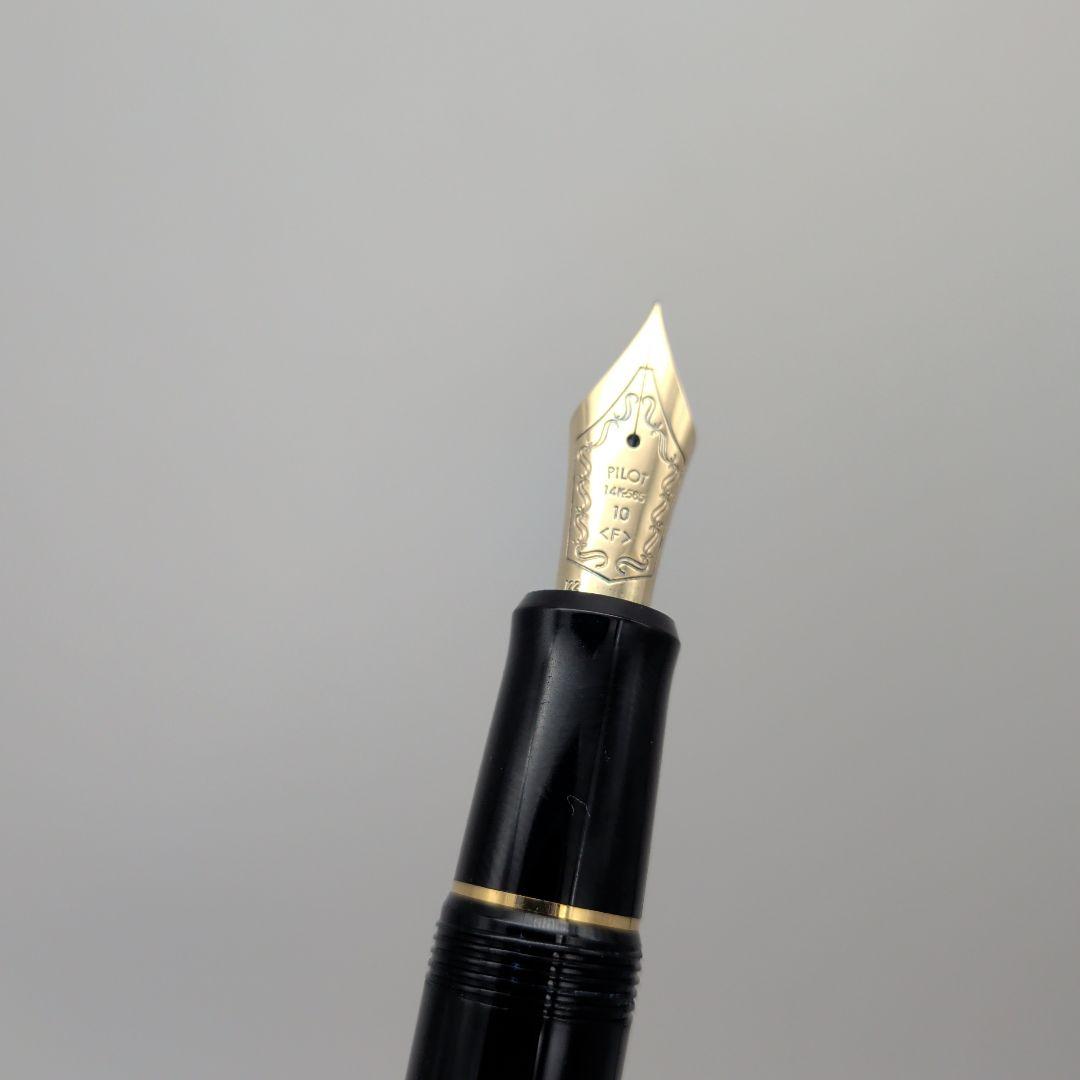 Close-up of PILOT Pen Custom 742 fountain pen measuring 14.5 cm with silver accents