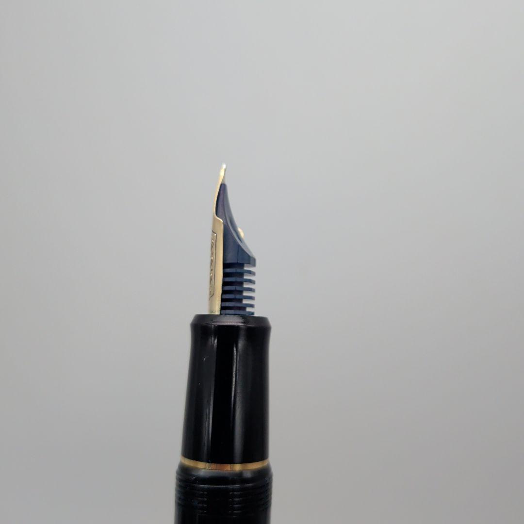 Close-up of PILOT Pen Custom 742 fountain pen measuring 14.5 cm with silver accents