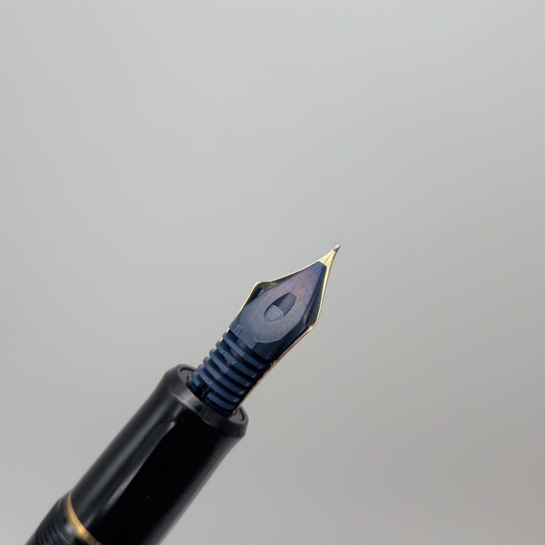 Close-up of PILOT Pen Custom 742 fountain pen measuring 14.5 cm with silver accents