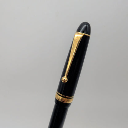 Close-up of PILOT Pen Custom 742 fountain pen measuring 14.5 cm with silver accents