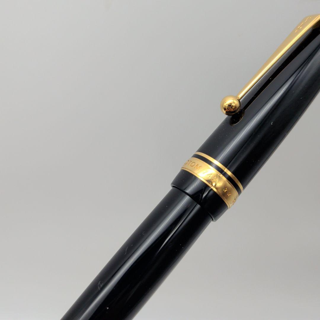 Close-up of PILOT Pen Custom 742 fountain pen measuring 14.5 cm with silver accents