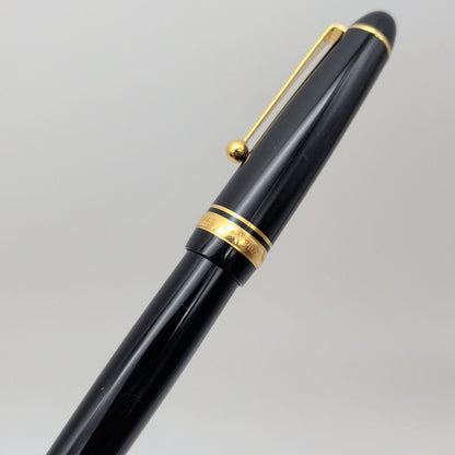 Close-up of PILOT Pen Custom 742 fountain pen measuring 14.5 cm with silver accents