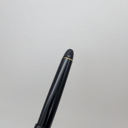 Close-up of PILOT Pen Custom 742 fountain pen measuring 14.5 cm with silver accents