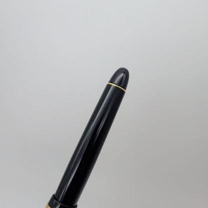 Close-up of PILOT Pen Custom 742 fountain pen measuring 14.5 cm with silver accents
