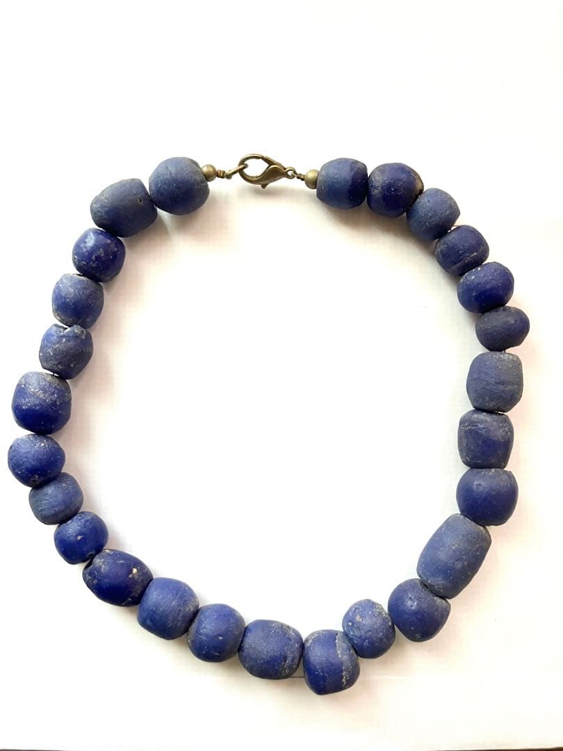 Agete necklace with natural unpolished lapis lazuli stones on a delicate chain