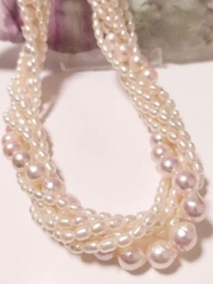 Set of five Akoya and freshwater pearl necklaces with 6-7 mm pearls and 45 cm length