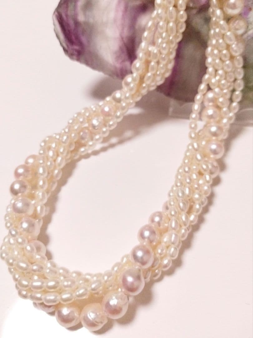 Set of five Akoya and freshwater pearl necklaces with 6-7 mm pearls and 45 cm length