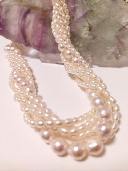 Set of five Akoya and freshwater pearl necklaces with 6-7 mm pearls and 45 cm length