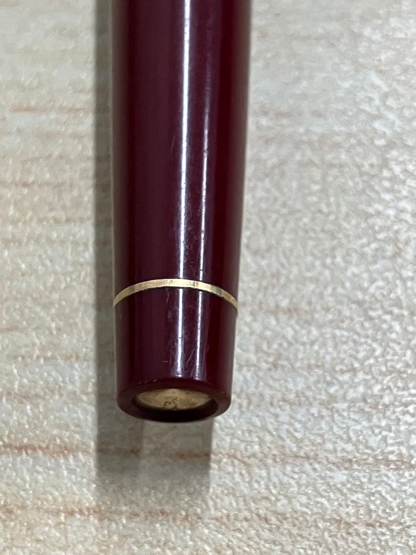 Used PILOT R14K GK 07 fountain pen with gold cap and classic design