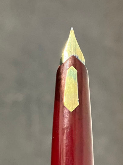 Used PILOT R14K GK 07 fountain pen with gold cap and classic design