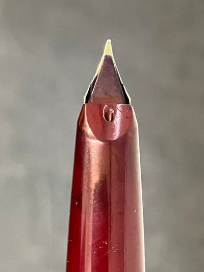 Used PILOT R14K GK 07 fountain pen with gold cap and classic design