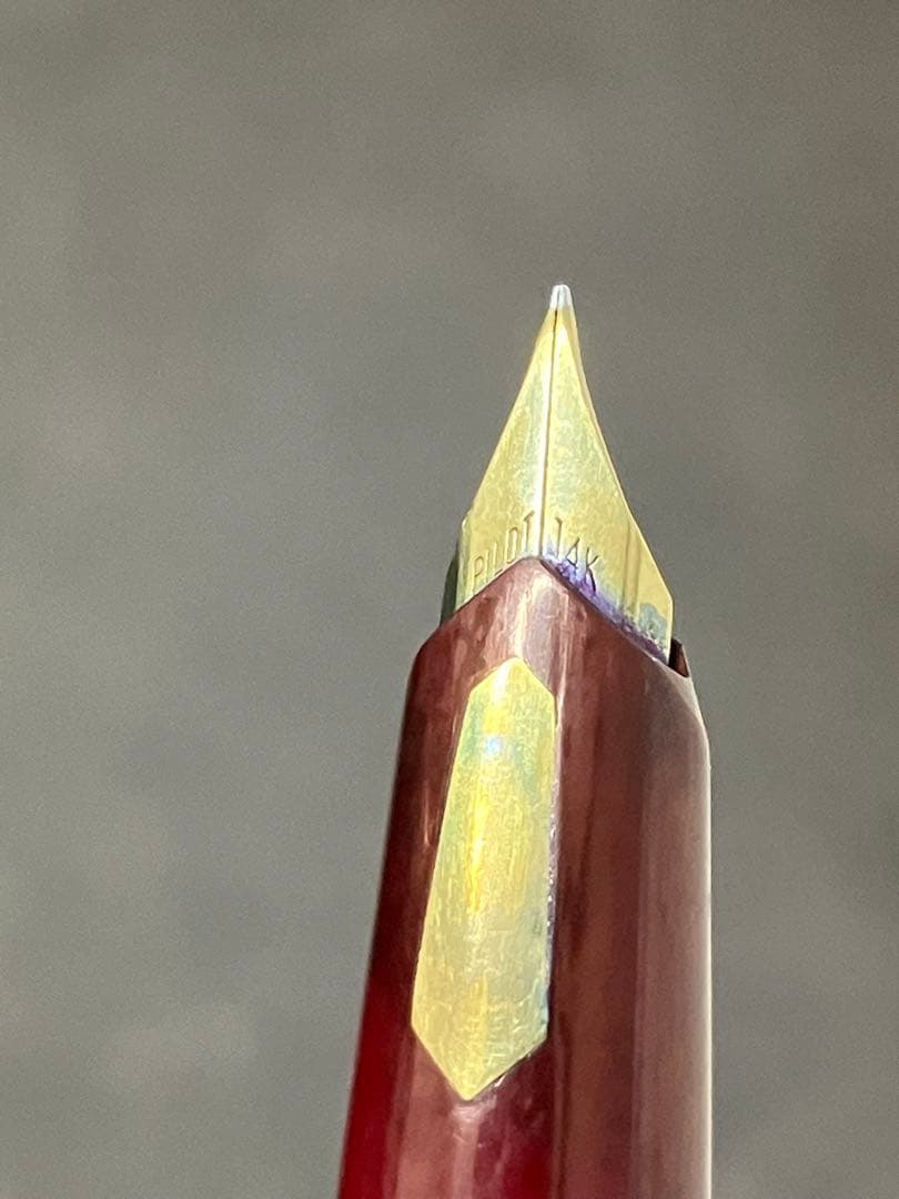 Used PILOT R14K GK 07 fountain pen with gold cap and classic design