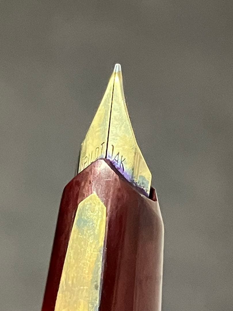 Used PILOT R14K GK 07 fountain pen with gold cap and classic design