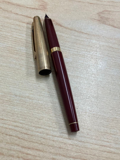 Used PILOT R14K GK 07 fountain pen with gold cap and classic design