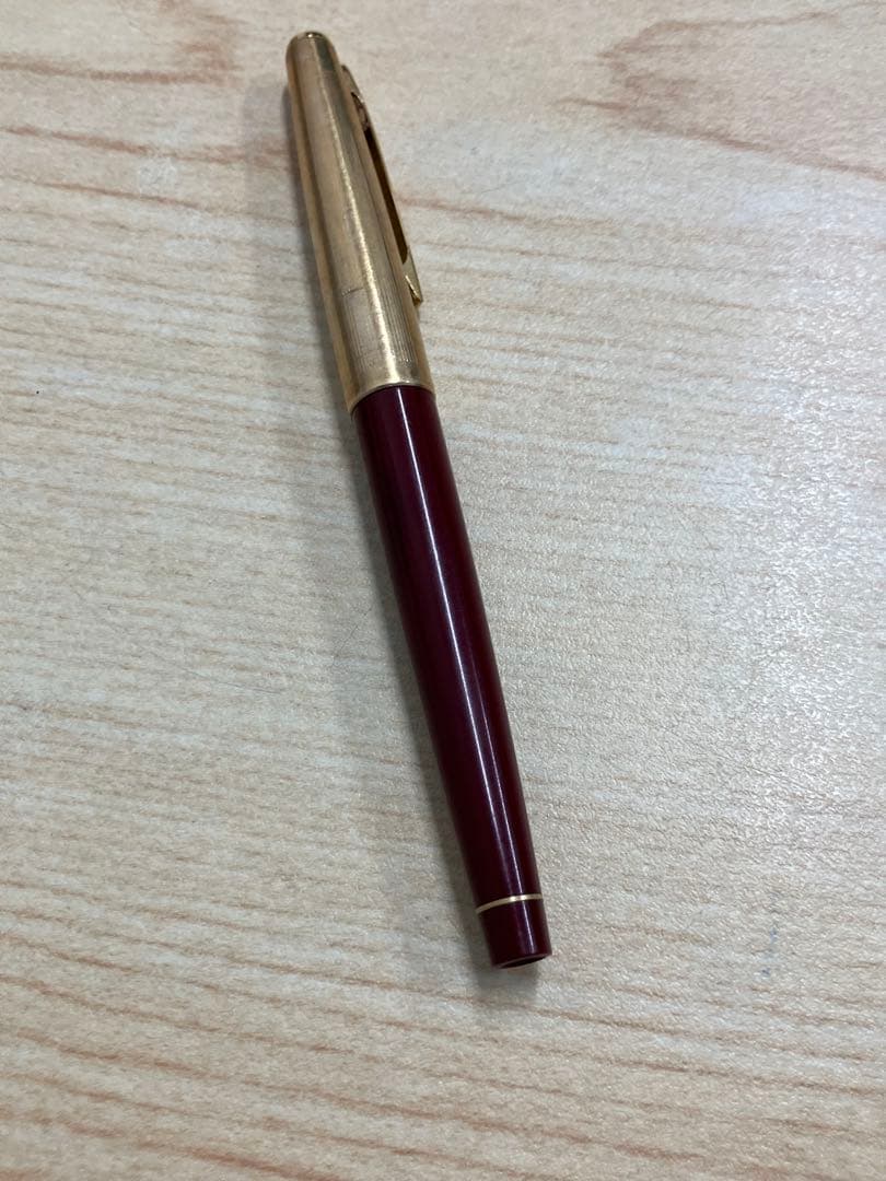 Used PILOT R14K GK 07 fountain pen with gold cap and classic design