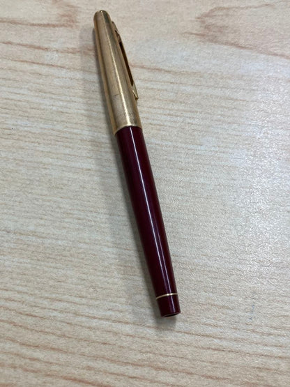 Used PILOT R14K GK 07 fountain pen with gold cap and classic design