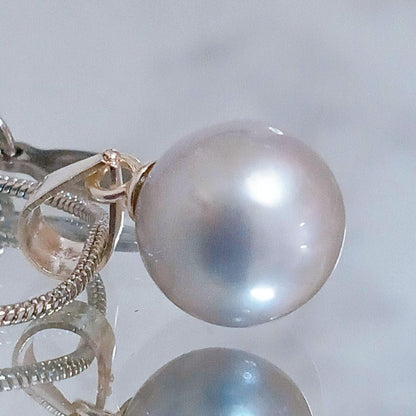 Akoya pearl necklace featuring sterling silver chain with surgical steel, 50-55 cm length, 1 mm width