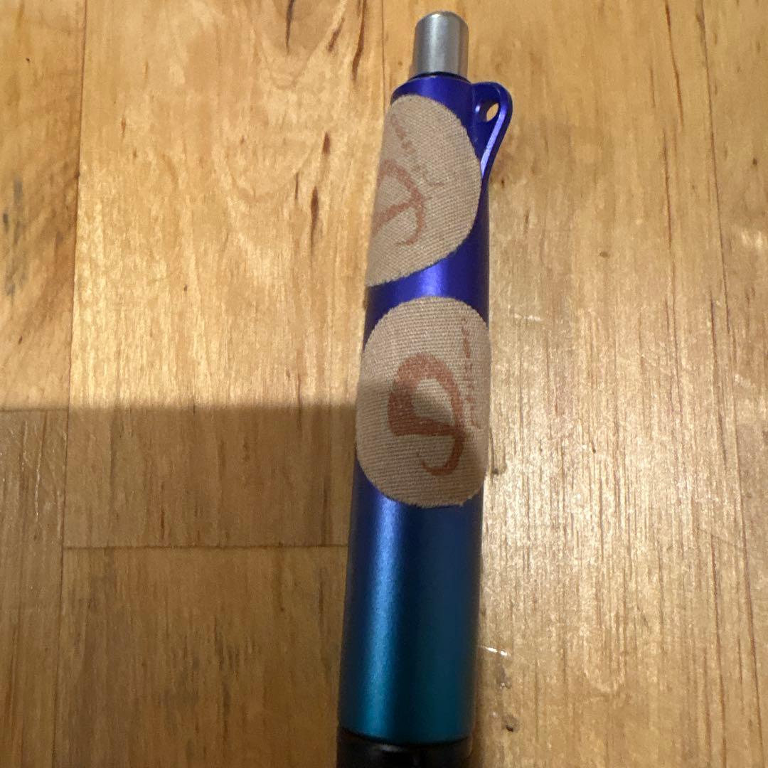 PILOT Dr. GRIP D3 pen in blue purple with grip and gradient design shown from side view