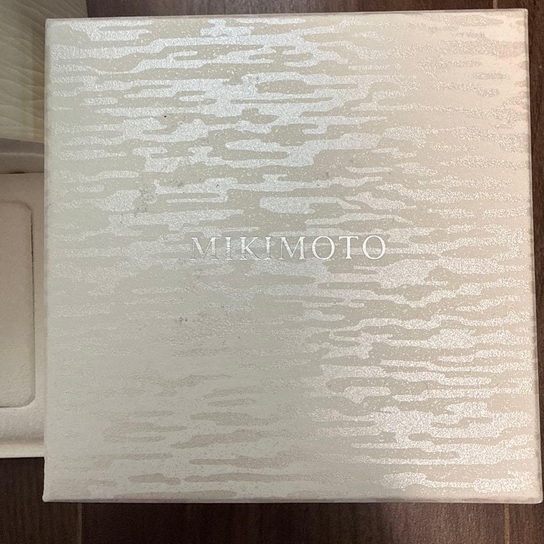Mikimoto pearl necklace made of 18K white gold displayed on a white background