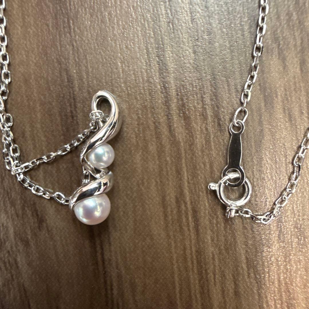 Mikimoto pearl necklace made of 18K white gold displayed on a white background
