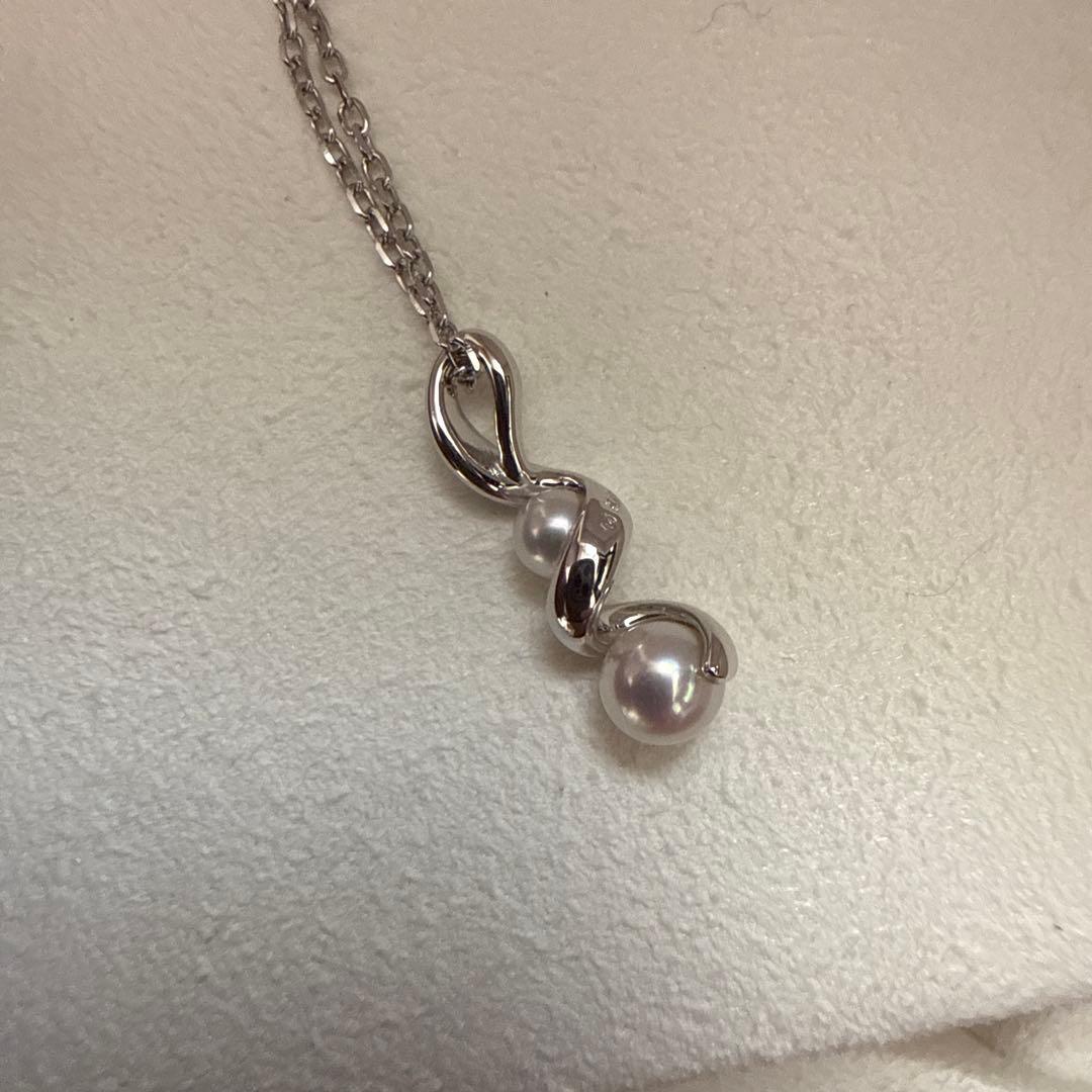 Mikimoto pearl necklace made of 18K white gold displayed on a white background
