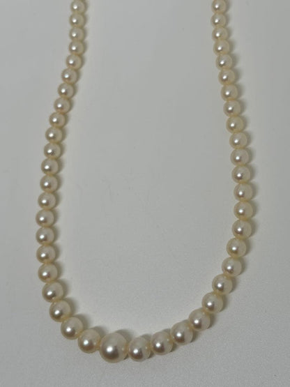 Mikimoto pearl necklace approximately 42.2 cm (16.6 inches) long with lustrous white pearls