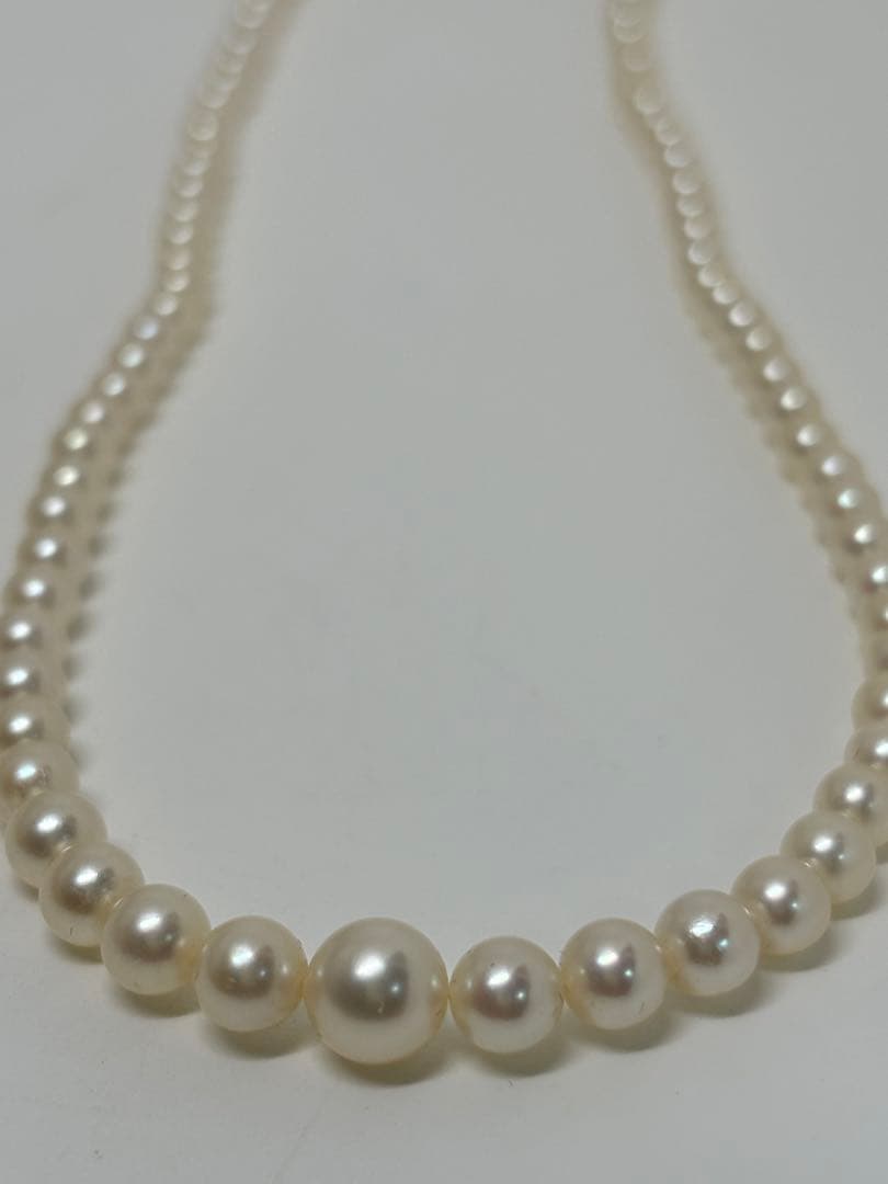 Mikimoto pearl necklace approximately 42.2 cm (16.6 inches) long with lustrous white pearls