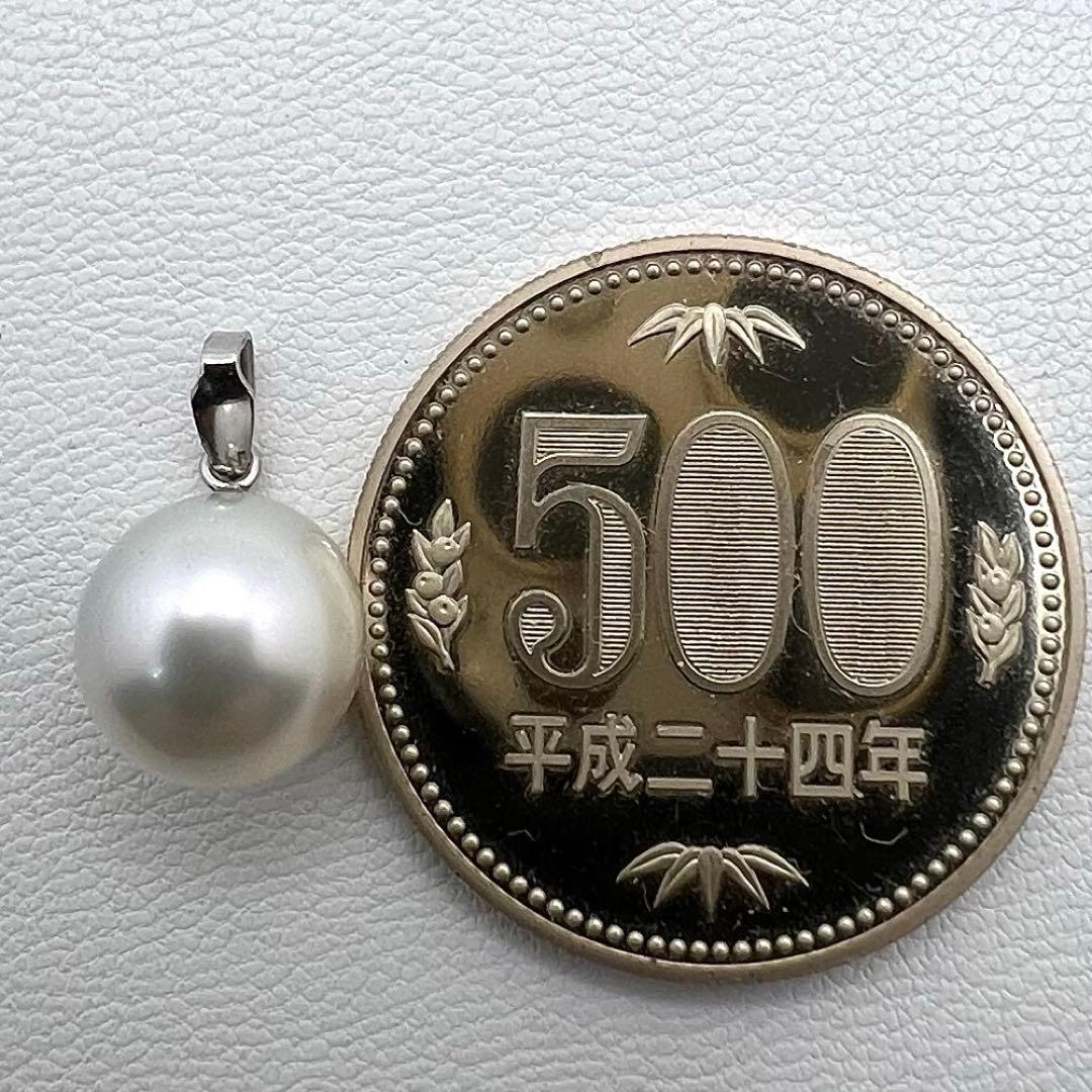Platinum PT900 pendant top with a 9.7mm Akoya pearl and 1.2mm necklace hole