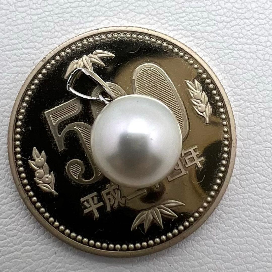 Platinum PT900 pendant top with a 9.7mm Akoya pearl and 1.2mm necklace hole