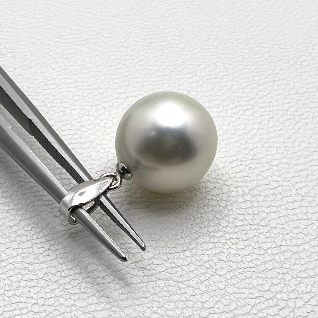 Platinum PT900 pendant top with a 9.7mm Akoya pearl and 1.2mm necklace hole