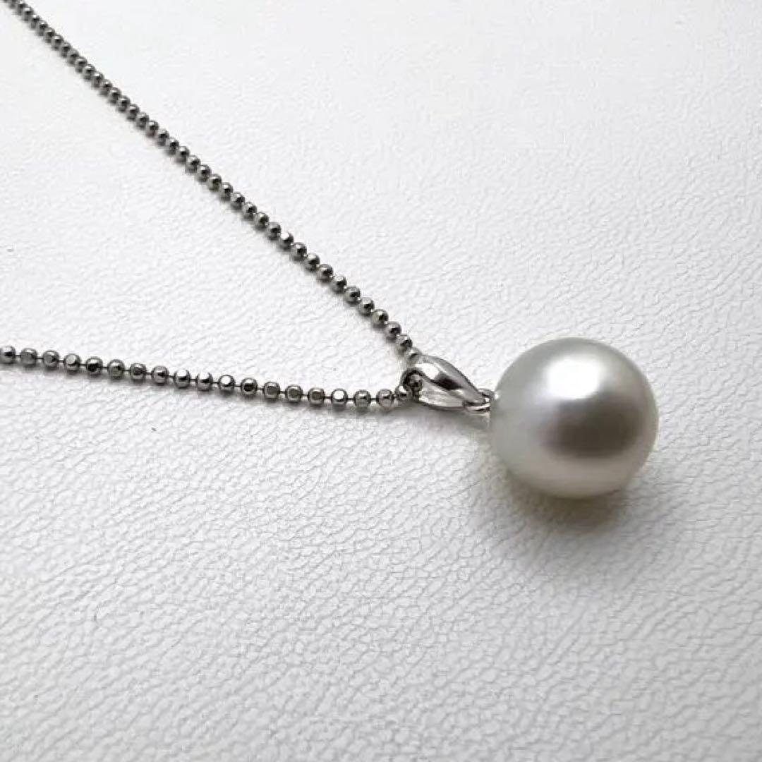 Platinum PT900 pendant top with a 9.7mm Akoya pearl and 1.2mm necklace hole