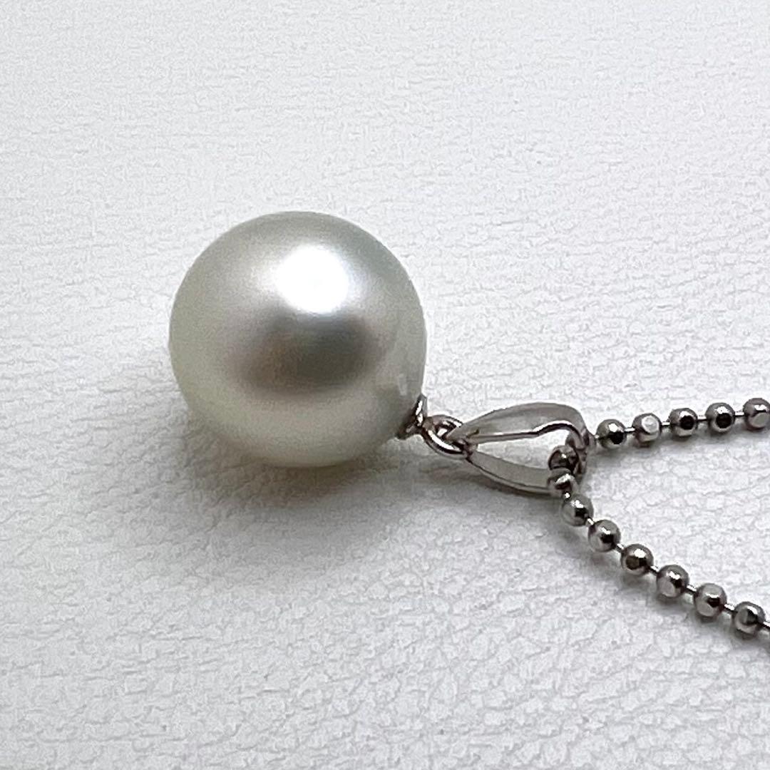 Platinum PT900 pendant top with a 9.7mm Akoya pearl and 1.2mm necklace hole