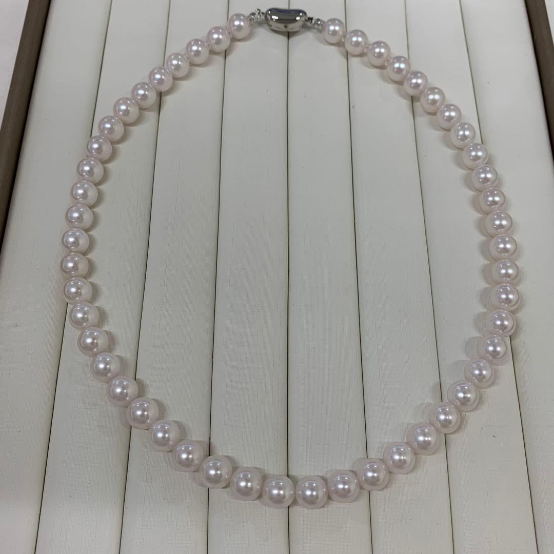Akoya pearl necklace with 8-8.5mm pearls and silver clasp, 43cm length