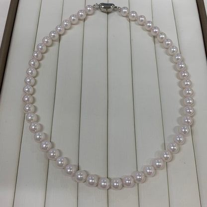 Akoya pearl necklace with 8-8.5mm pearls and silver clasp, 43cm length