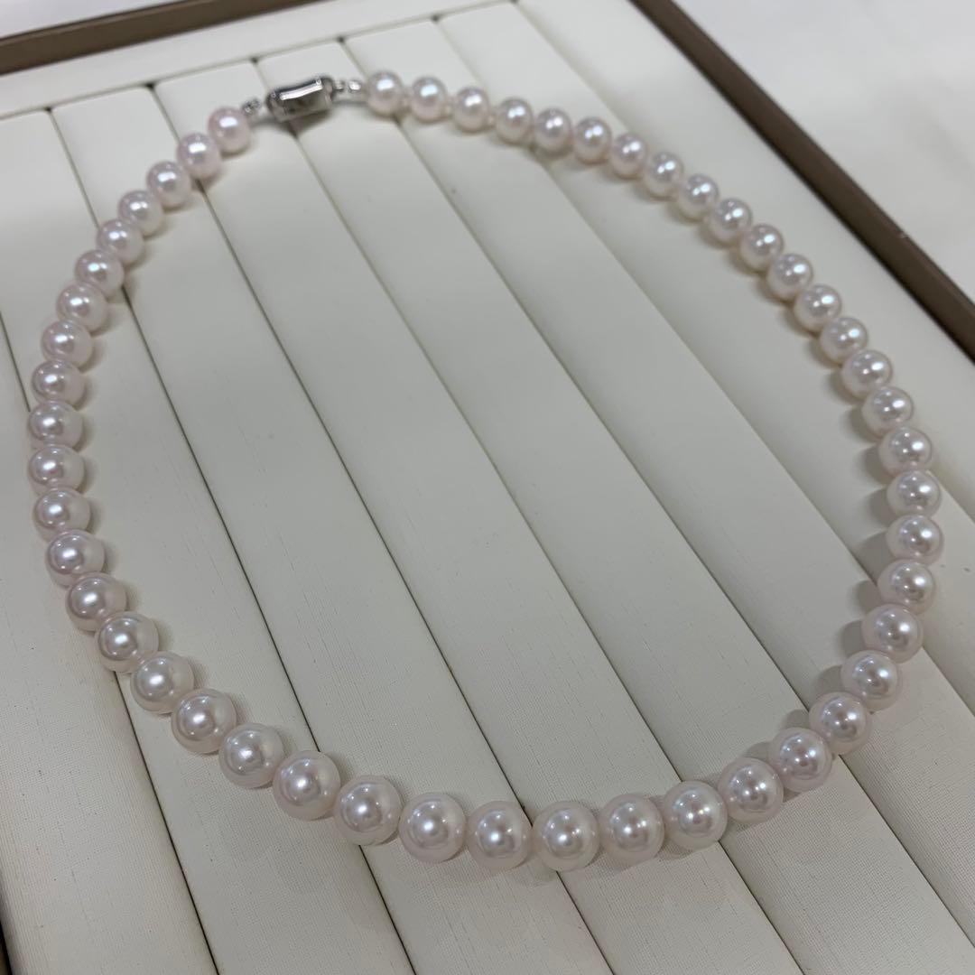 Akoya pearl necklace with 8-8.5mm pearls and silver clasp, 43cm length