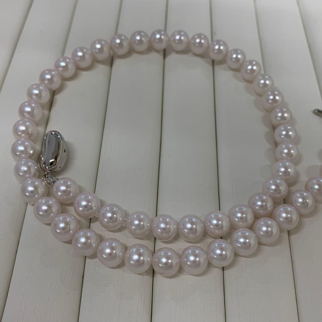 Akoya pearl necklace with 8-8.5mm pearls and silver clasp, 43cm length